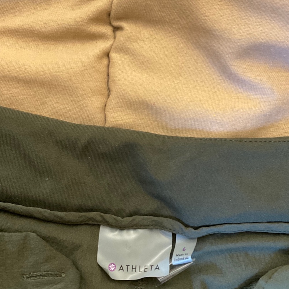Athleta Olive Green Utility Cargo Shorts - Picture 2 of 5